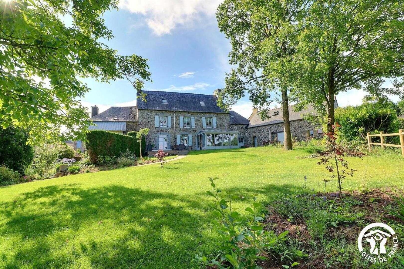 Le Jardin De Quercus Bed & Breakfast Bazouges-la-Pérouse Exterior photo