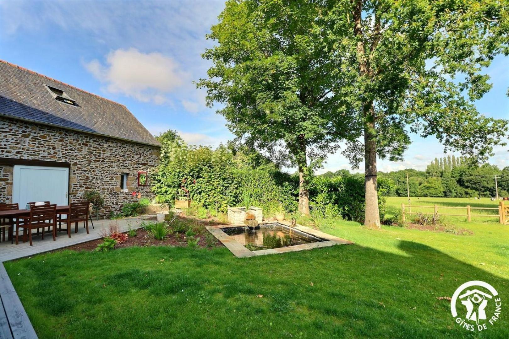 Le Jardin De Quercus Bed & Breakfast Bazouges-la-Pérouse Exterior photo