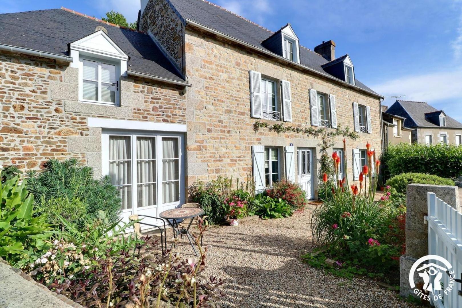 Le Jardin De Quercus Bed & Breakfast Bazouges-la-Pérouse Exterior photo