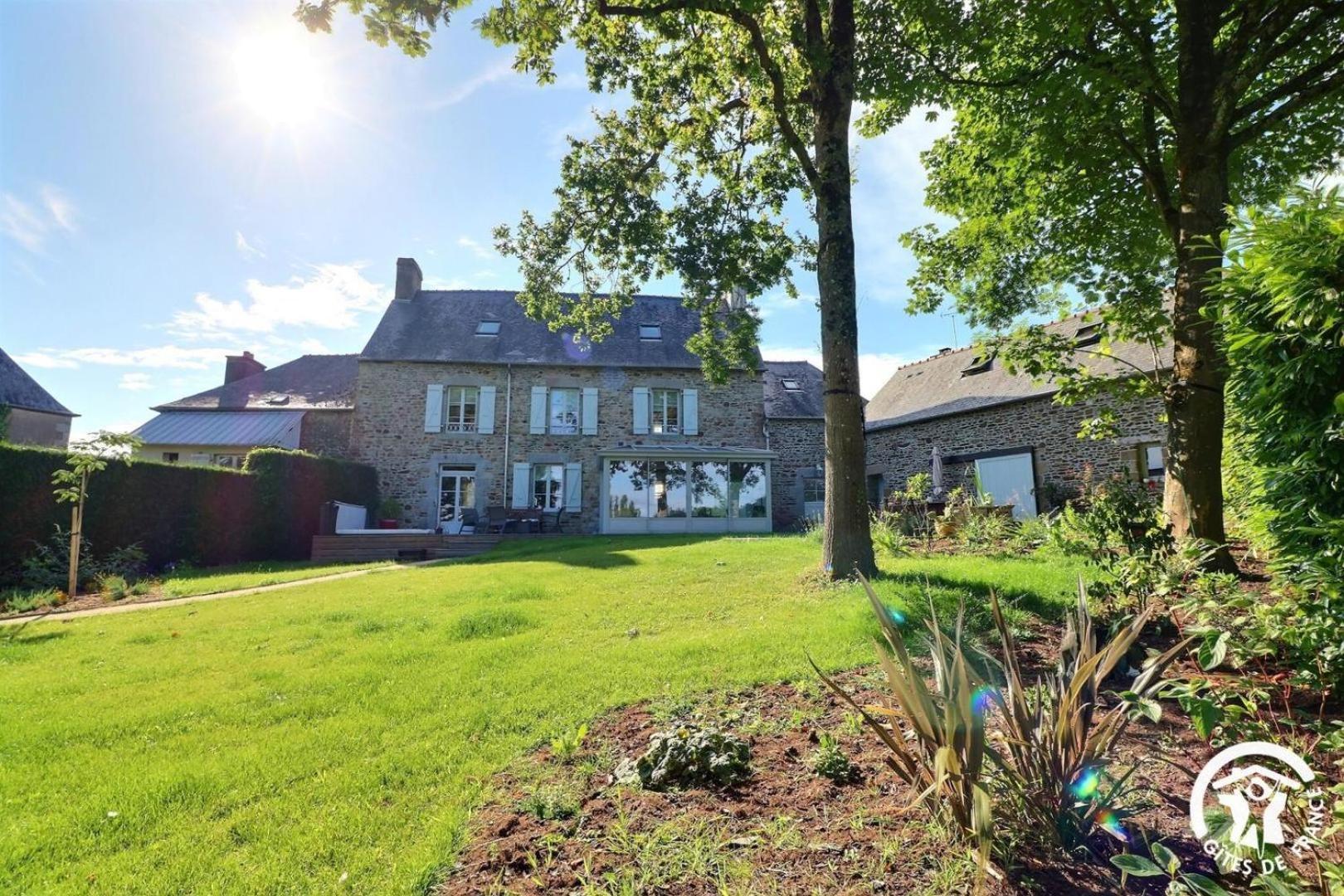 Le Jardin De Quercus Bed & Breakfast Bazouges-la-Pérouse Exterior photo