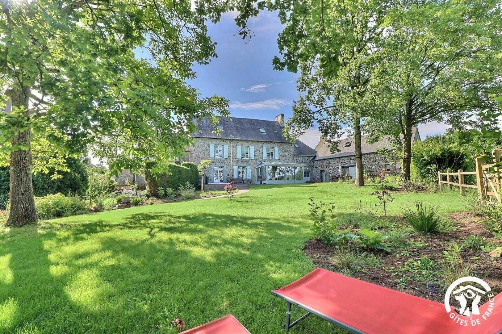 Le Jardin De Quercus Bed & Breakfast Bazouges-la-Pérouse Exterior photo